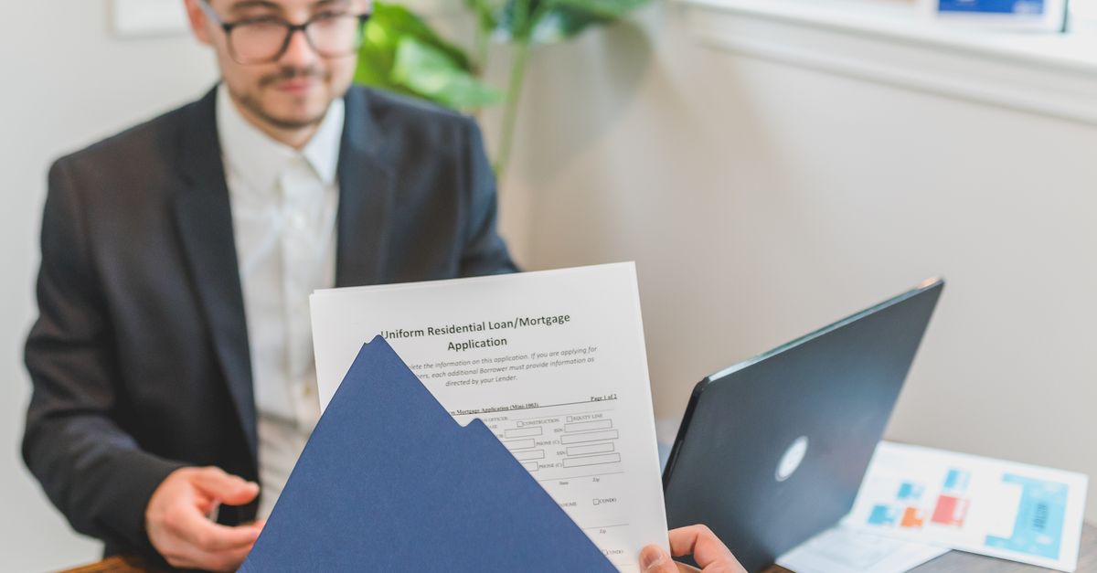 découvrez tout ce qu'il faut savoir sur les prêts senior : conditions, avantages et conseils pour emprunter en toute sérénité après 60 ans.