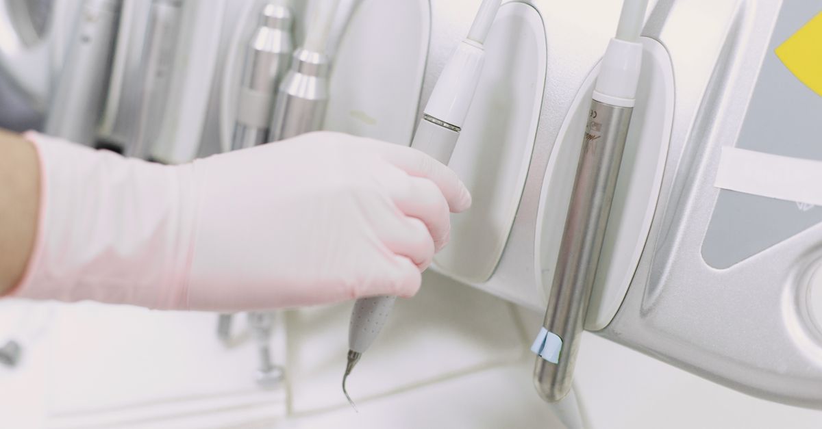 découvrez les modalités de remboursement du détartrage dentaire, les démarches à suivre et les prises en charge possibles par l'assurance santé.