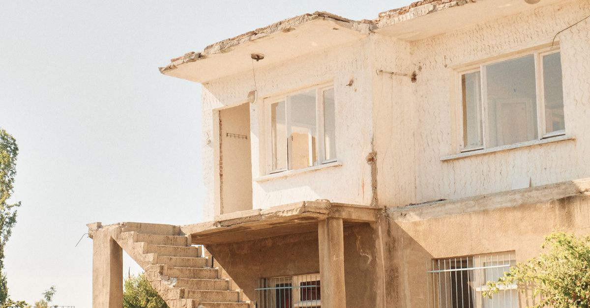 Accueil 15 assurez votre maison inoccupée avec une couverture adaptée pour protéger votre bien contre les risques durant les périodes de vacance.
