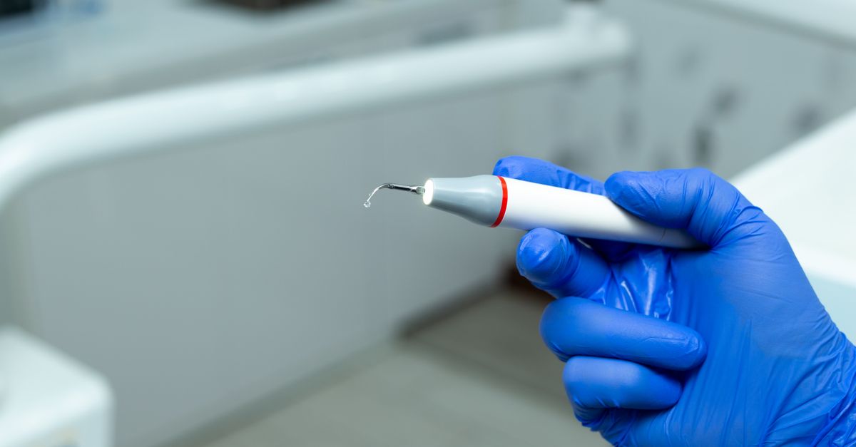 découvrez le coût d’un polissage dentaire à l’air : tarifs, facteurs qui influencent le prix et conseils pour obtenir un devis auprès de votre dentiste.